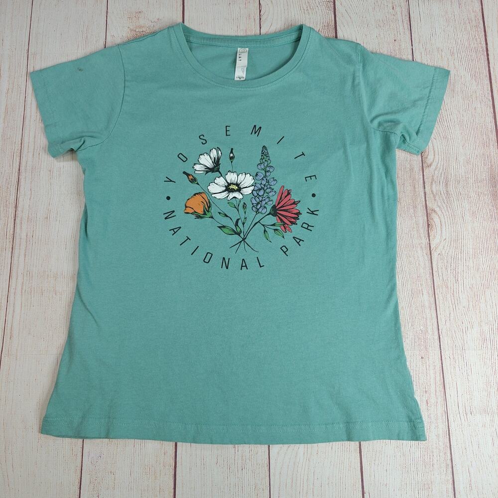L.A.T. Yosemite National Park wildflowers crewneck T-shirt sz M